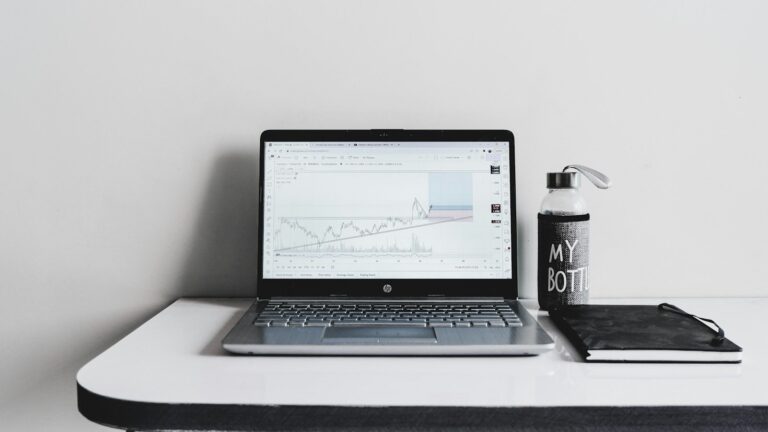 The Smart Guide to Balancing Investments and Daily Expenses
